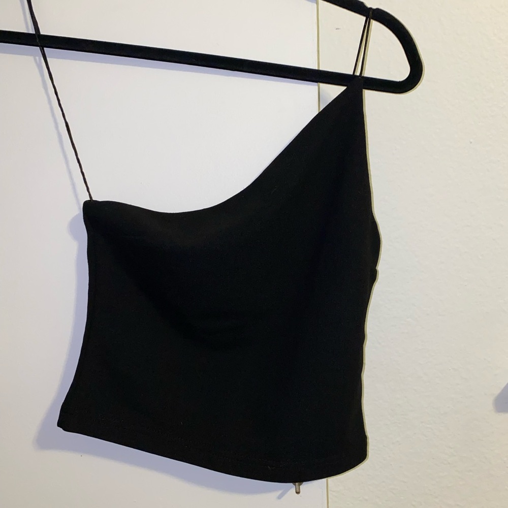 One shoulder crop top